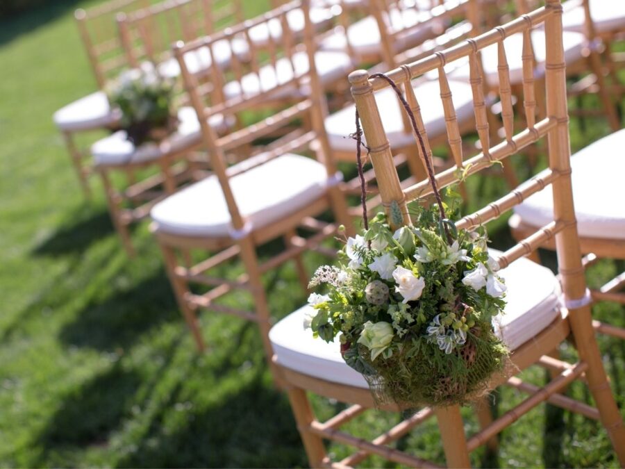 Alt Silla Plegable Gris3 estilos de sillas para bodas especiales: Crossback, Tiffany y Bambú - EME Mobiliario